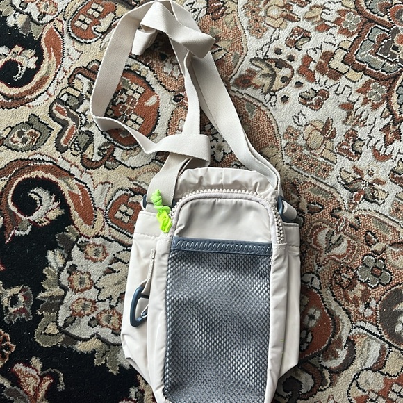 Adidas water bottle sling bag - Picture 4 of 4